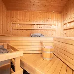 Hébergement de vacances Kinderfreundliches 5 Personen Wellnessferienhaus Treibholz Mit Zwei Duschen Und Toiletten, Sauna, Whirlpool, Kaminofen, Wintergarten Und Kanu In Otterndorf
