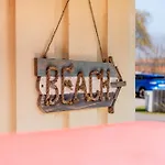 Kinderfreundliches 5 Personen Wellnessferienhaus Treibholz Mit Zwei Duschen Und Toiletten, Sauna, Whirlpool, Kaminofen, Wintergarten Und Kanu In Otterndorf