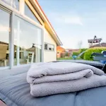 Kinderfreundliches 5 Personen Wellnessferienhaus Treibholz Mit Zwei Duschen Und Toiletten, Sauna, Whirlpool, Kaminofen, Wintergarten Und Kanu In *