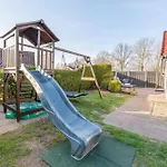 Kinderfreundliches 5 Personen Wellnessferienhaus Treibholz Mit Zwei Duschen Und Toiletten, Sauna, Whirlpool, Kaminofen, Wintergarten Und Kanu In * Otterndorf