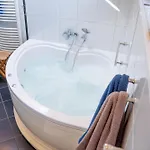 Kinderfreundliches 5 Personen Wellnessferienhaus Treibholz Mit Zwei Duschen Und Toiletten, Sauna, Whirlpool, Kaminofen, Wintergarten Und Kanu In Otterndorf
