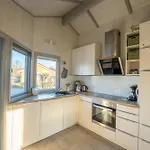 Kinderfreundliches 5 Personen Wellnessferienhaus Treibholz Mit Zwei Duschen Und Toiletten, Sauna, Whirlpool, Kaminofen, Wintergarten Und Kanu In Hébergement de vacances Otterndorf