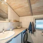 Kinderfreundliches 5 Personen Wellnessferienhaus Treibholz Mit Zwei Duschen Und Toiletten, Sauna, Whirlpool, Kaminofen, Wintergarten Und Kanu In *