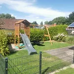 Hébergement de vacances Kinderfreundliches 5 Personen Wellnessferienhaus Treibholz Mit Zwei Duschen Und Toiletten, Sauna, Whirlpool, Kaminofen, Wintergarten Und Kanu In Otterndorf