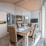 Kinderfreundliches 5 Personen Wellnessferienhaus Treibholz Mit Zwei Duschen Und Toiletten, Sauna, Whirlpool, Kaminofen, Wintergarten Und Kanu In * Otterndorf