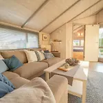 Hébergement de vacances Kinderfreundliches 5 Personen Wellnessferienhaus Treibholz Mit Zwei Duschen Und Toiletten, Sauna, Whirlpool, Kaminofen, Wintergarten Und Kanu In Otterndorf
