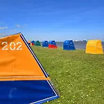 Hébergement de vacances Kinderfreundliches 5 Personen Wellnessferienhaus Treibholz Mit Zwei Duschen Und Toiletten, Sauna, Whirlpool, Kaminofen, Wintergarten Und Kanu In Otterndorf