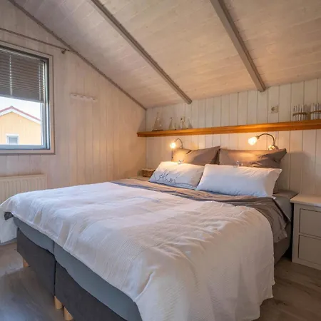 Kinderfreundliches 5 Personen Wellnessferienhaus Treibholz Mit Zwei Duschen Und Toiletten, Sauna, Whirlpool, Kaminofen, Wintergarten Und Kanu In Semesterbostad *
