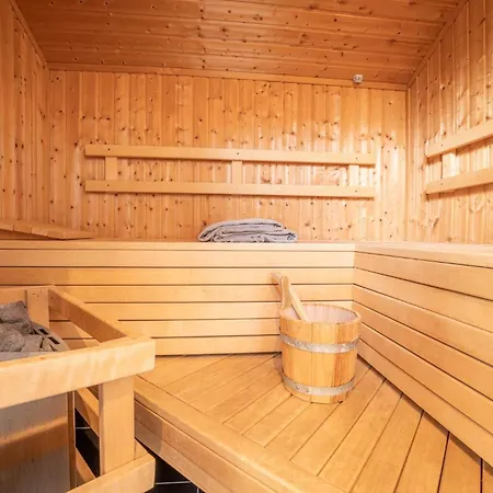 Prázdninový dům Kinderfreundliches 5 Personen Wellnessferienhaus Treibholz Mit Zwei Duschen Und Toiletten, Sauna, Whirlpool, Kaminofen, Wintergarten Und Kanu In Otterndorf