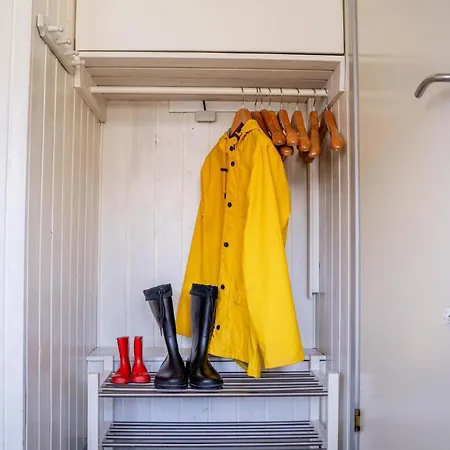 Kinderfreundliches 5 Personen Wellnessferienhaus Treibholz Mit Zwei Duschen Und Toiletten, Sauna, Whirlpool, Kaminofen, Wintergarten Und Kanu In Semesterbostad *