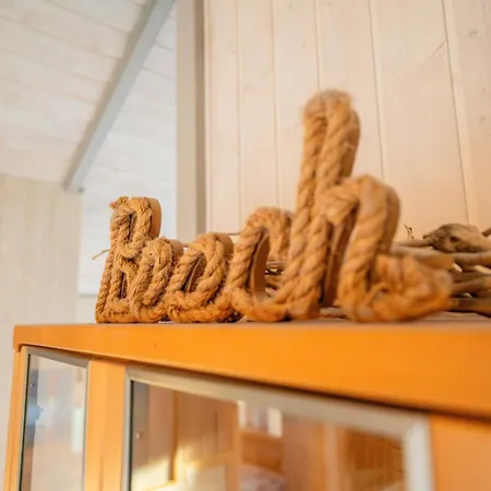 Kinderfreundliches 5 Personen Wellnessferienhaus Treibholz Mit Zwei Duschen Und Toiletten, Sauna, Whirlpool, Kaminofen, Wintergarten Und Kanu In Prázdninový dům