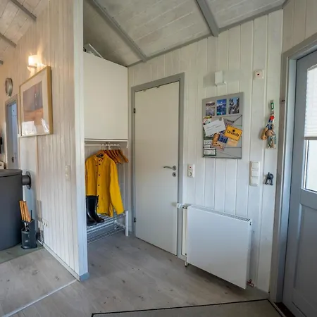 Prázdninový dům Kinderfreundliches 5 Personen Wellnessferienhaus Treibholz Mit Zwei Duschen Und Toiletten, Sauna, Whirlpool, Kaminofen, Wintergarten Und Kanu In