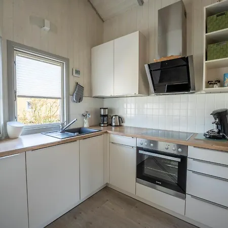 Kinderfreundliches 5 Personen Wellnessferienhaus Treibholz Mit Zwei Duschen Und Toiletten, Sauna, Whirlpool, Kaminofen, Wintergarten Und Kanu In Otterndorf