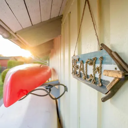 Kinderfreundliches 5 Personen Wellnessferienhaus Treibholz Mit Zwei Duschen Und Toiletten, Sauna, Whirlpool, Kaminofen, Wintergarten Und Kanu In Prázdninový dům Otterndorf