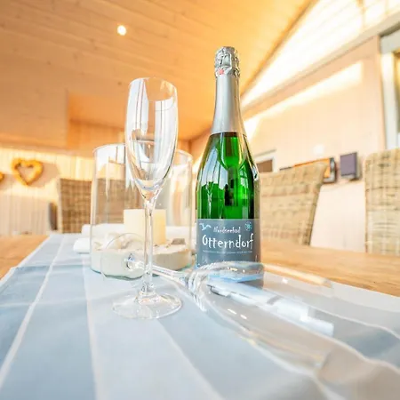 Prázdninový dům Kinderfreundliches 5 Personen Wellnessferienhaus Treibholz Mit Zwei Duschen Und Toiletten, Sauna, Whirlpool, Kaminofen, Wintergarten Und Kanu In Otterndorf