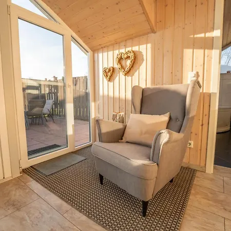 Kinderfreundliches 5 Personen Wellnessferienhaus Treibholz Mit Zwei Duschen Und Toiletten, Sauna, Whirlpool, Kaminofen, Wintergarten Und Kanu In Prázdninový dům