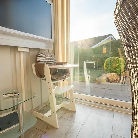 Kinderfreundliches 5 Personen Wellnessferienhaus Treibholz Mit Zwei Duschen Und Toiletten, Sauna, Whirlpool, Kaminofen, Wintergarten Und Kanu In Prázdninový dům *