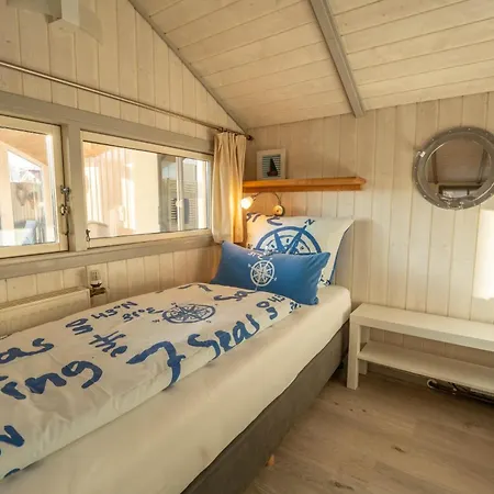 Kinderfreundliches 5 Personen Wellnessferienhaus Treibholz Mit Zwei Duschen Und Toiletten, Sauna, Whirlpool, Kaminofen, Wintergarten Und Kanu In