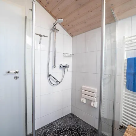 Kinderfreundliches 5 Personen Wellnessferienhaus Treibholz Mit Zwei Duschen Und Toiletten, Sauna, Whirlpool, Kaminofen, Wintergarten Und Kanu In