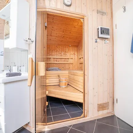 Kinderfreundliches 5 Personen Wellnessferienhaus Treibholz Mit Zwei Duschen Und Toiletten, Sauna, Whirlpool, Kaminofen, Wintergarten Und Kanu In Hébergement de vacances *