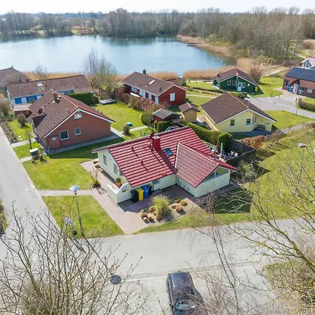 Kinderfreundliches 5 Personen Wellnessferienhaus Treibholz Mit Zwei Duschen Und Toiletten, Sauna, Whirlpool, Kaminofen, Wintergarten Und Kanu In Hébergement de vacances *