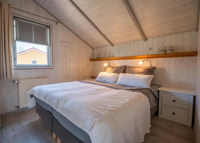 Kinderfreundliches 5 Personen Wellnessferienhaus Treibholz Mit Zwei Duschen Und Toiletten, Sauna, Whirlpool, Kaminofen, Wintergarten Und Kanu In Σπίτι διακοπών *