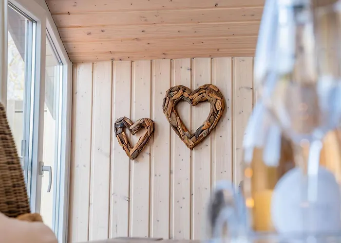 Kinderfreundliches 5 Personen Wellnessferienhaus Treibholz Mit Zwei Duschen Und Toiletten, Sauna, Whirlpool, Kaminofen, Wintergarten Und Kanu In Σπίτι διακοπών *