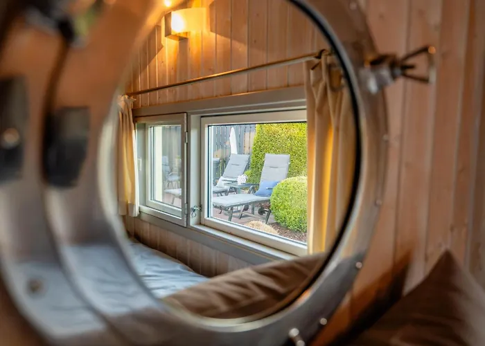 Kinderfreundliches 5 Personen Wellnessferienhaus Treibholz Mit Zwei Duschen Und Toiletten, Sauna, Whirlpool, Kaminofen, Wintergarten Und Kanu In *