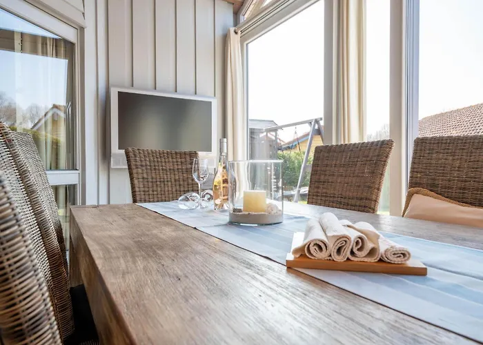 Kinderfreundliches 5 Personen Wellnessferienhaus Treibholz Mit Zwei Duschen Und Toiletten, Sauna, Whirlpool, Kaminofen, Wintergarten Und Kanu In Σπίτι διακοπών Otterndorf
