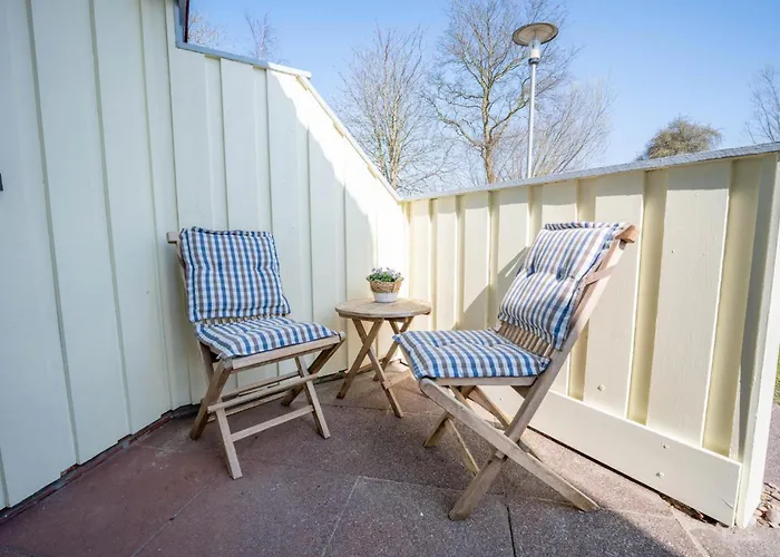Kinderfreundliches 5 Personen Wellnessferienhaus Treibholz Mit Zwei Duschen Und Toiletten, Sauna, Whirlpool, Kaminofen, Wintergarten Und Kanu In Otterndorf