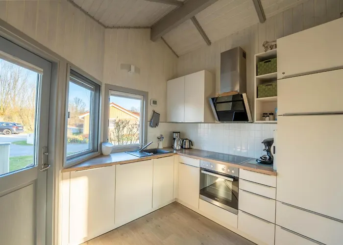 Kinderfreundliches 5 Personen Wellnessferienhaus Treibholz Mit Zwei Duschen Und Toiletten, Sauna, Whirlpool, Kaminofen, Wintergarten Und Kanu In Σπίτι διακοπών Otterndorf
