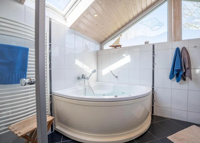 Kinderfreundliches 5 Personen Wellnessferienhaus Treibholz Mit Zwei Duschen Und Toiletten, Sauna, Whirlpool, Kaminofen, Wintergarten Und Kanu In