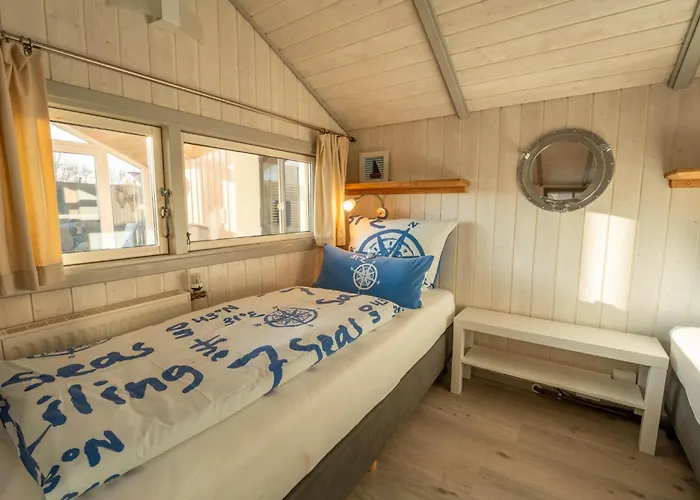 Kinderfreundliches 5 Personen Wellnessferienhaus Treibholz Mit Zwei Duschen Und Toiletten, Sauna, Whirlpool, Kaminofen, Wintergarten Und Kanu In *