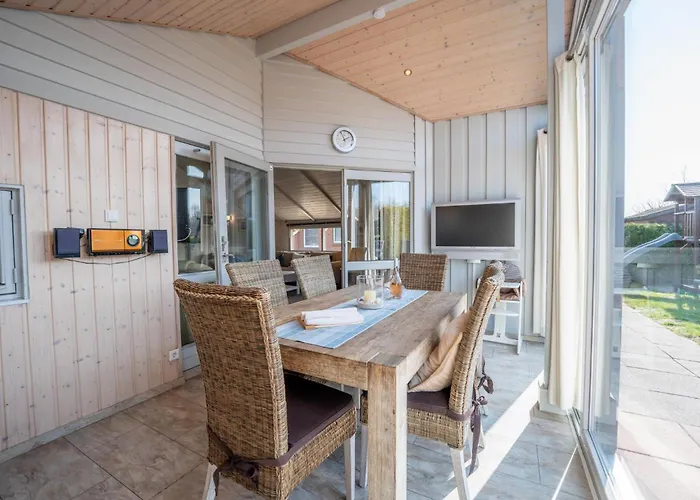 Kinderfreundliches 5 Personen Wellnessferienhaus Treibholz Mit Zwei Duschen Und Toiletten, Sauna, Whirlpool, Kaminofen, Wintergarten Und Kanu In * Otterndorf