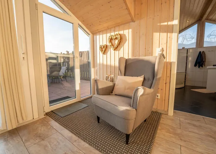 Kinderfreundliches 5 Personen Wellnessferienhaus Treibholz Mit Zwei Duschen Und Toiletten, Sauna, Whirlpool, Kaminofen, Wintergarten Und Kanu In