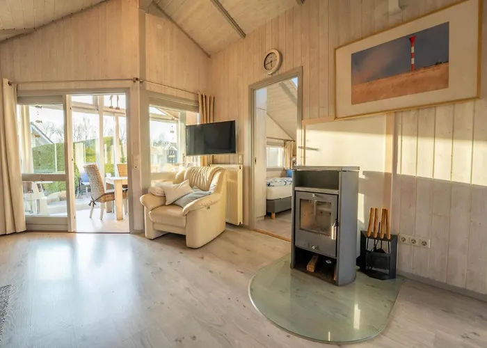Σπίτι διακοπών Kinderfreundliches 5 Personen Wellnessferienhaus Treibholz Mit Zwei Duschen Und Toiletten, Sauna, Whirlpool, Kaminofen, Wintergarten Und Kanu In *